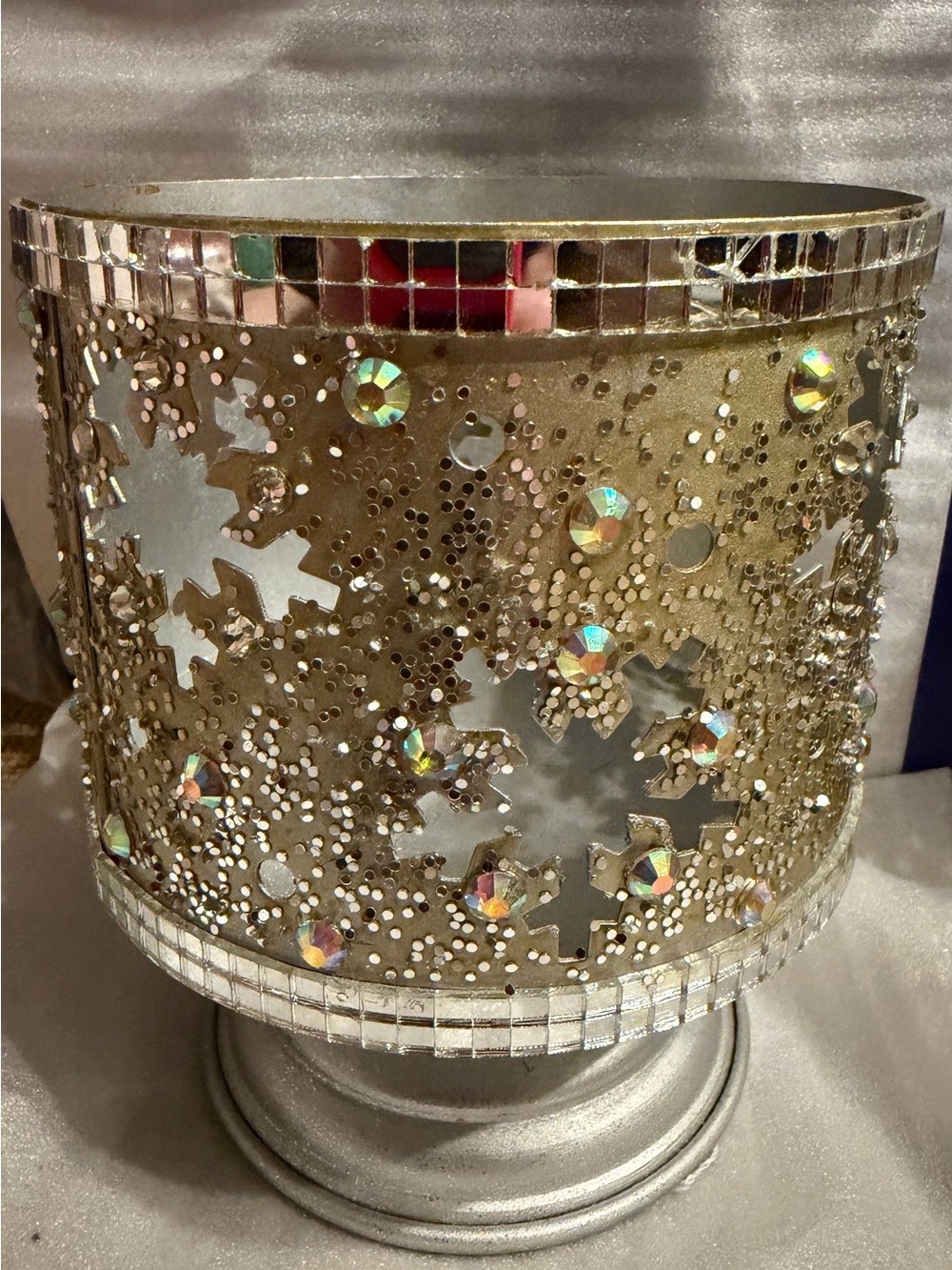 NWOT Yankee Candles Silver with Gold Snowflake Mosaic Accent Candle Holder